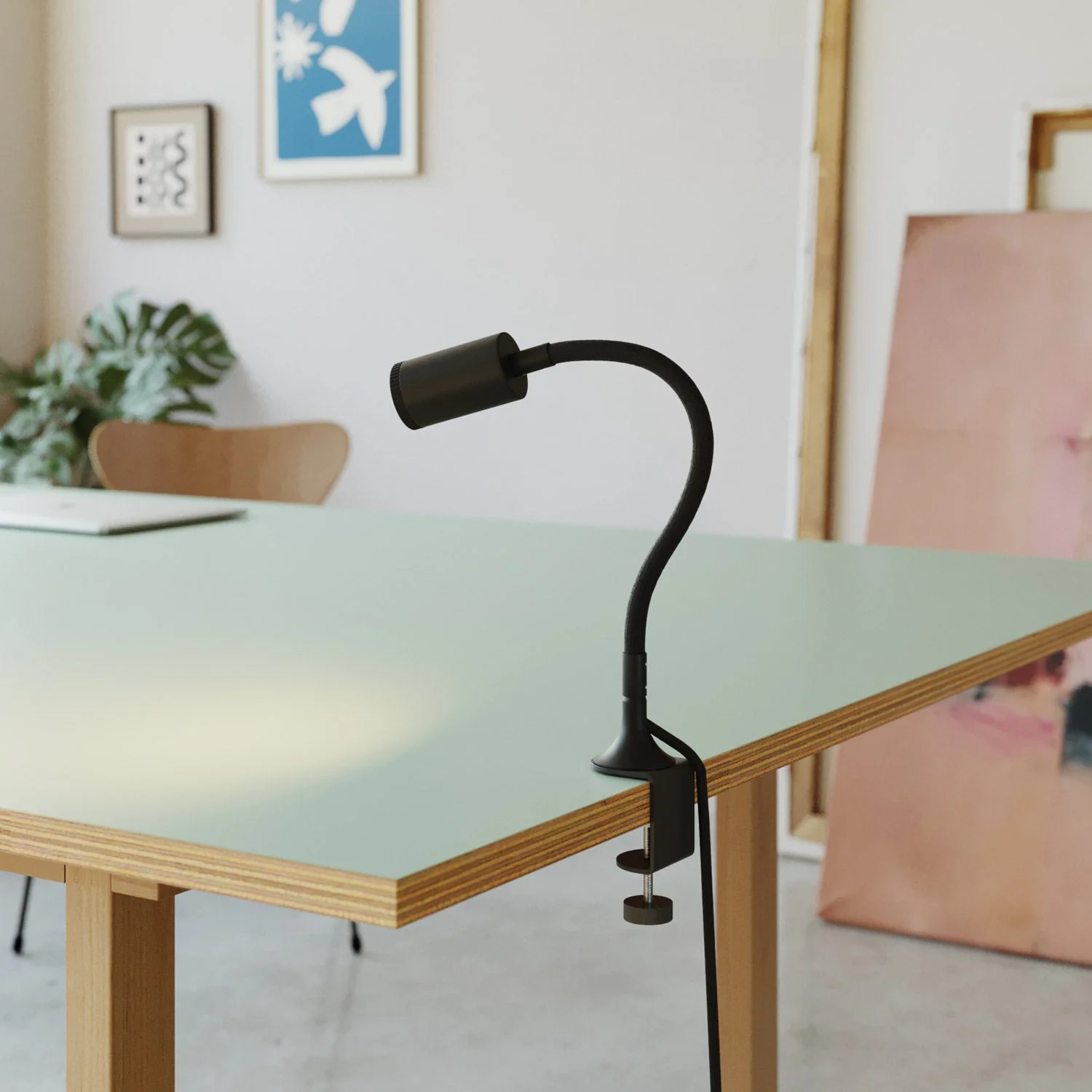 MAG-Y adjustable spotlight with clip and UK plug - Black - Image 4