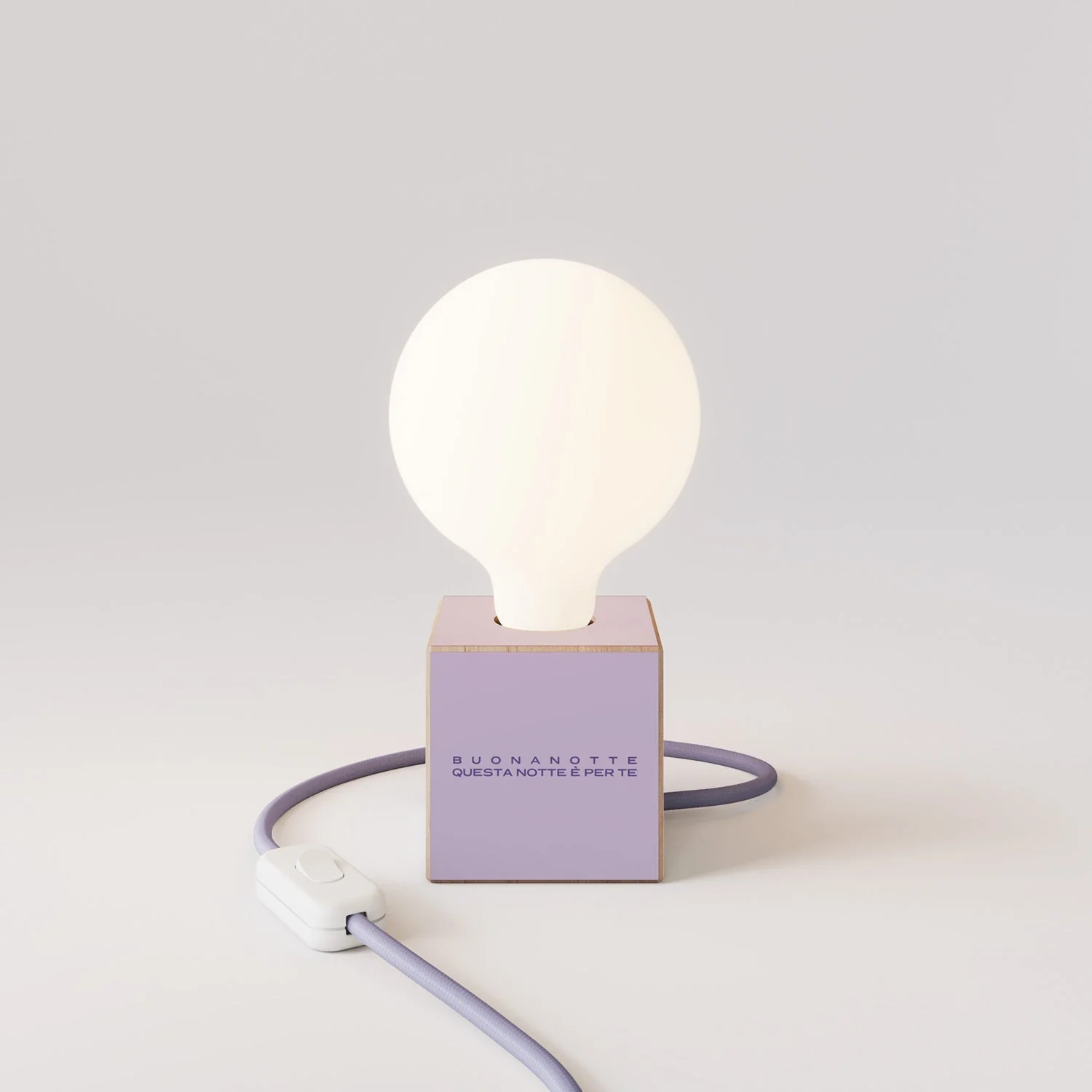 Cubetto table lamp with US plug, "Buonanotte fiorellino" porcelain effect globe bulb - Santomanifesto - Image 4