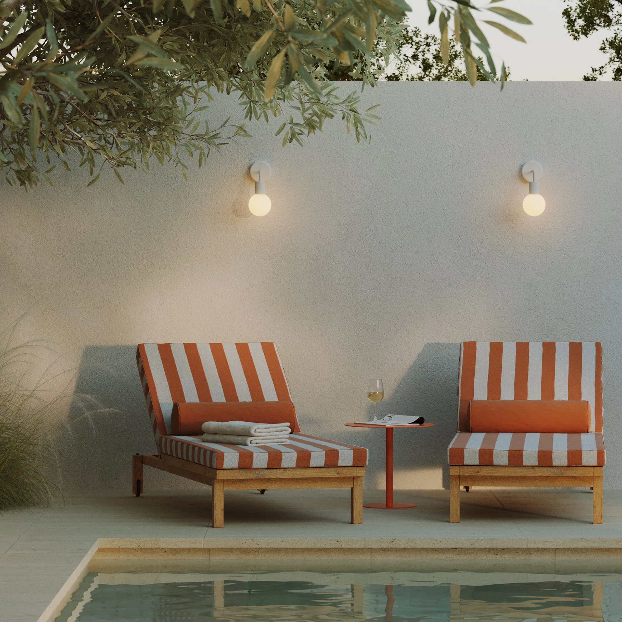 Outdoor Modulair IP65 wall light with L-shaped extension and Unbreak-a-Ball unbreakable globe Lampshade - White - Image 3