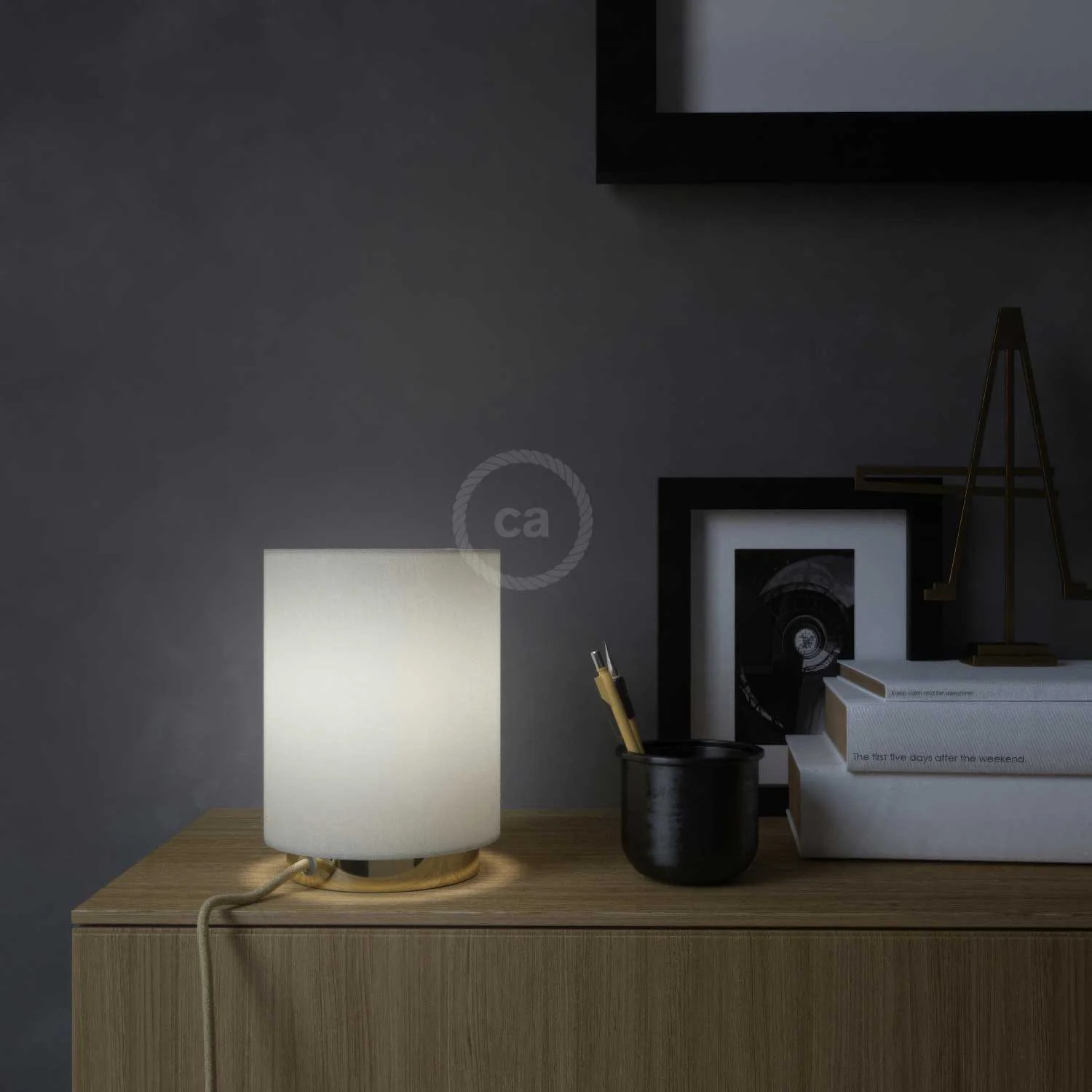 Posaluce metal base with Cilindro lampshade - Glossy Linone White - Image 3