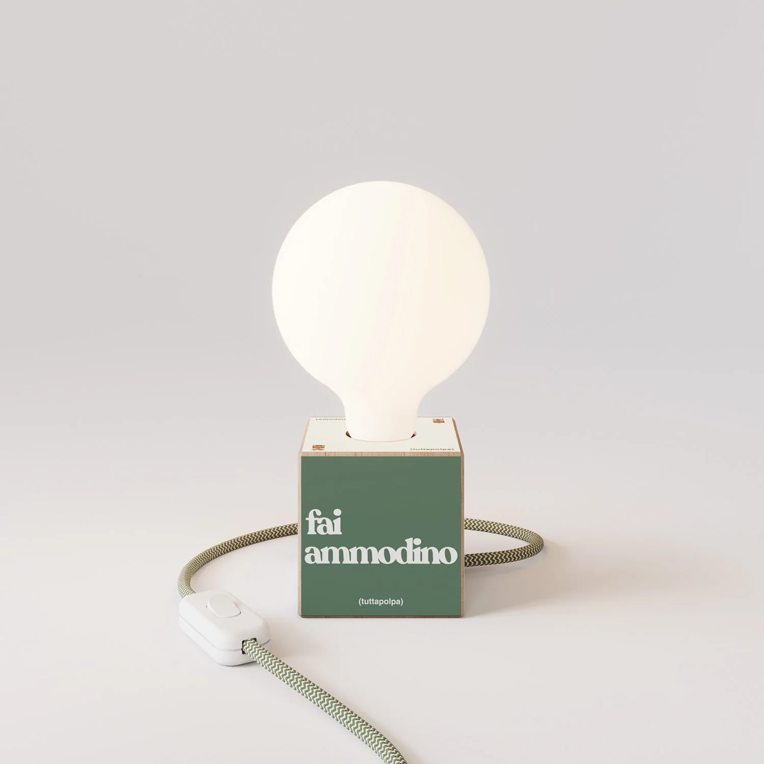 Cubetto table lamp "Fai ammodino" with English Plug and porcelain-effect globe Light bulb - Tuttapolpa - Image 4